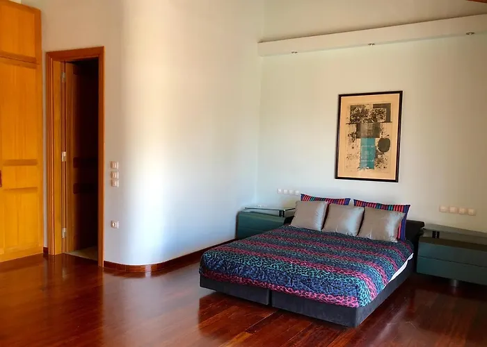 Azure Retreat アパート ルートラキ